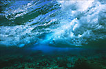 Wave breaking on reef 